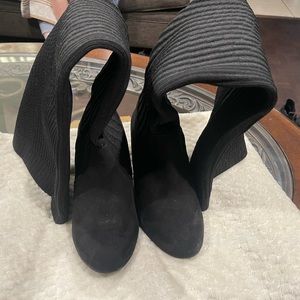 Worn once to try on.